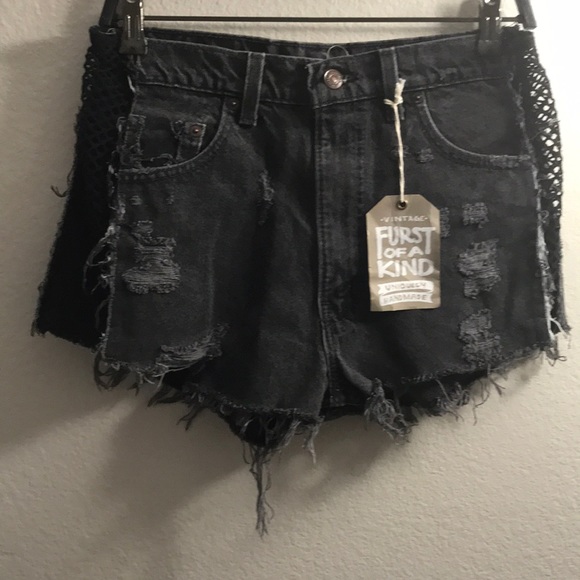 LF Pants - NWT 🎈LF Furst LF a Kind distressed denim shorts